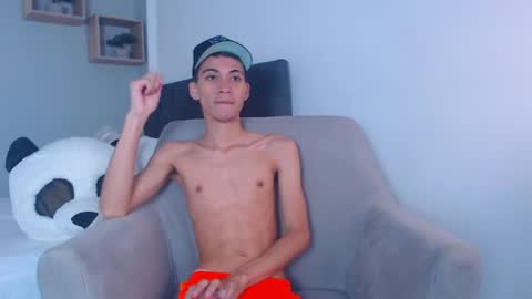 yulian_vasquez online show from February 23, 2025, 12:16 pm