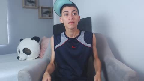 yulian_vasquez online show from February 28, 2025, 12:20 pm