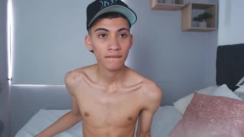 yulian_vasquez online show from February 28, 2025, 3:26 pm