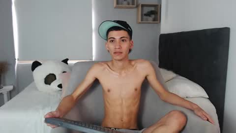 yulian_vasquez online show from March 5, 2025, 6:34 pm