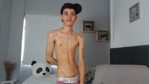 yulian_vasquez online show from March 8, 2025, 3:13 pm
