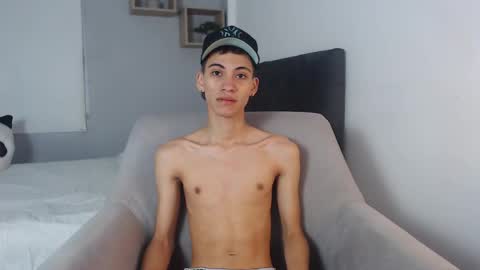 yulian_vasquez online show from March 9, 2025, 12:09 pm