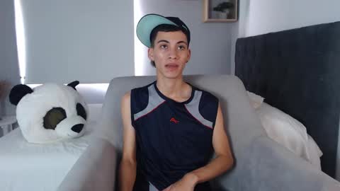 yulian_vasquez online show from March 9, 2025, 6:21 pm