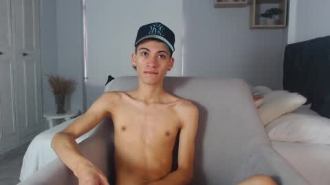 yulian_vasquez online show from March 10, 2025, 12:04 pm