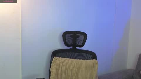 yulian_vasquez online show from October 1, 2025, 12:22 pm