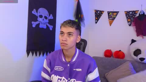 yulian_vasquez online show from October 27, 2025, 12:20 pm