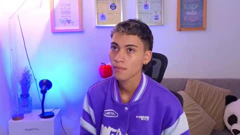 yulian_vasquez online show from November 4, 2025, 12:26 pm