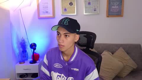 yulian_vasquez online show from November 10, 2025, 12:26 pm