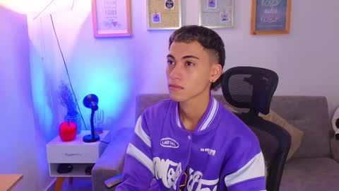 yulian_vasquez online show from November 12, 2025, 12:49 pm