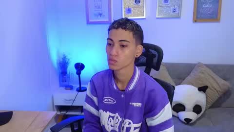 yulian_vasquez online show from December 16, 2025, 12:21 pm