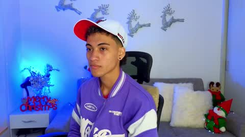yulian_vasquez online show from December 22, 2025, 12:24 pm