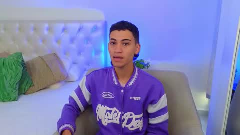 yulian_vasquez online show from February 4, 2026, 12:11 pm