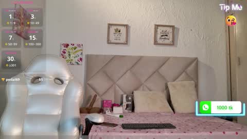 Snapshot of yuliana_milleer chatting on October 22, 2025, 8:19 pm Yuliana online show from October 22, 2025, 8:19 pm