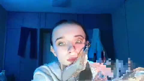 Yuliia online show from December 20, 2025, 9:44 pm