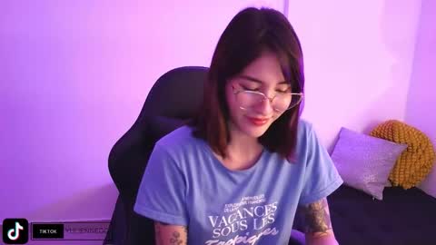 Yulienne online show from November 19, 2025, 2:44 am