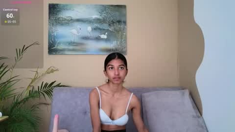 yuliethpetite online show from April 14, 2026, 1:17 pm