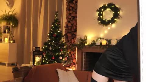 yulla dao online show from December 13, 2025, 7:53 pm