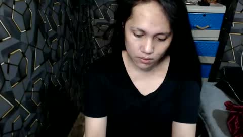 yumi online show from October 12, 2025, 2:05 pm