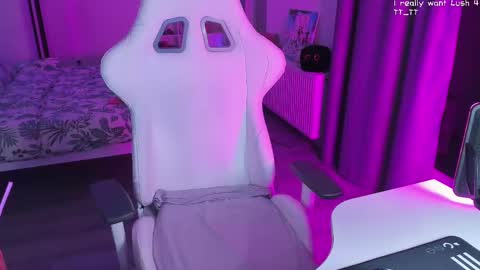 Yumi 3 online show from February 10, 2025, 3:21 pm