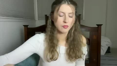 yumiandwolf online show from November 17, 2025, 11:54 pm