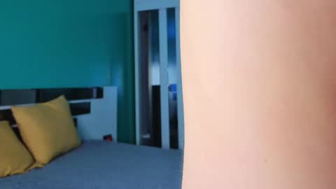 Yumi online show from December 17, 2025, 5:57 am