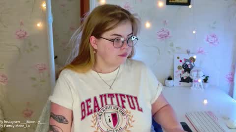 Polly online show from November 29, 2025, 12:19 pm