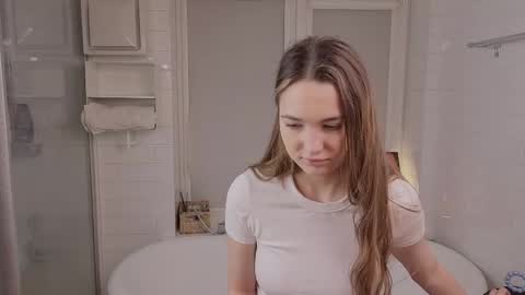 Snapshot of yummyemiily chatting on February 18, 2026, 5:20 pm Emily online show from February 18, 2026, 5:20 pm