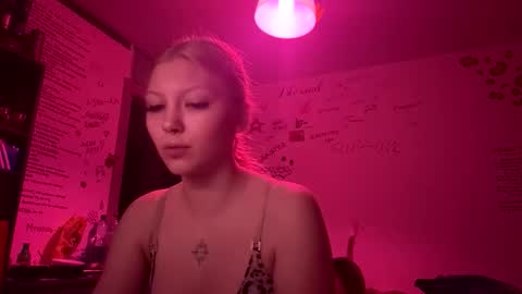 Snapshot of yunarosee chatting on November 11, 2025, 11:27 pm yunarosee online show from November 11, 2025, 11:27 pm