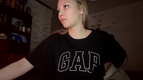 Snapshot of yunarosee chatting on January 18, 2026, 12:58 am yunarosee online show from January 18, 2026, 12:58 am