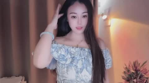 YunEr online show from May 15, 2026, 3:35 am