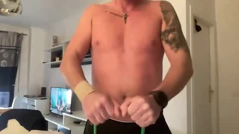 Snapshot of yungbucker chatting on December 1, 2025, 3:17 pm Yungbucker online show from December 1, 2025, 3:17 pm