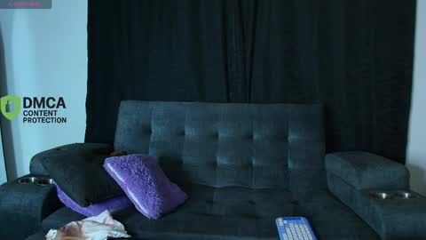 Snapshot of yungelitamor_ chatting on May 6, 2026, 4:52 am ELITA online show from May 6, 2026, 4:52 am