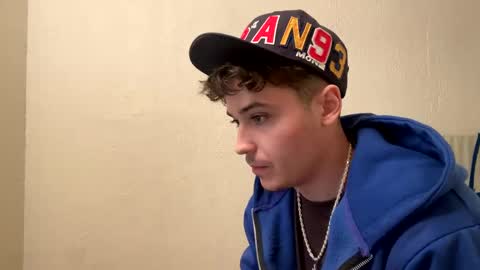 yungstudbev online show from December 21, 2024, 10:51 pm