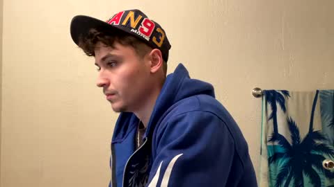 yungstudbev online show from December 22, 2024, 4:06 am