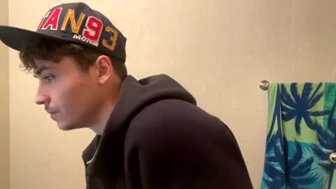 yungstudbev online show from January 12, 2025, 6:28 am