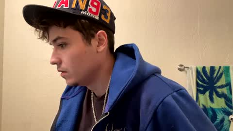 yungstudbev online show from January 19, 2025, 5:58 am