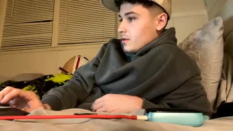 yungstudbev online show from February 19, 2025, 1:51 am