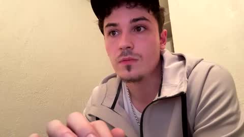 yungstudbev online show from September 23, 2025, 3:42 am