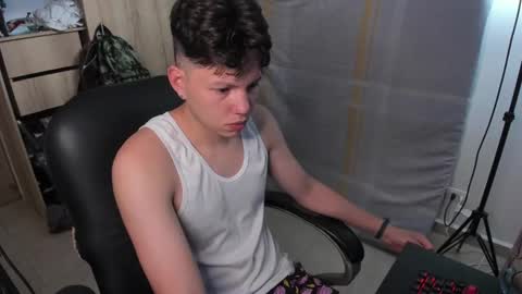 yurii_moody online show from February 24, 2025, 8:25 pm