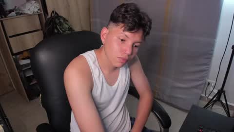 yurii_moody online show from February 25, 2025, 2:36 am