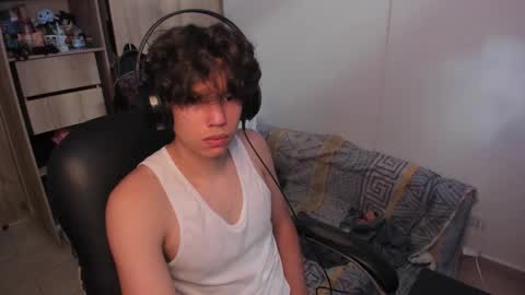 yurii_moody online show from November 22, 2025, 7:46 pm