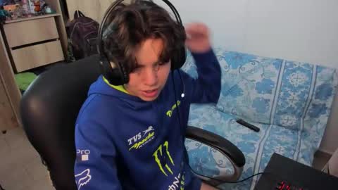 yurii_moody online show from December 1, 2025, 3:28 pm