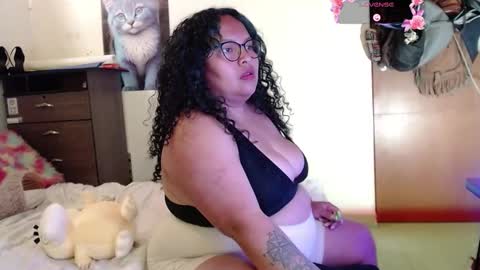 Snapshot of yvonn_jlove chatting on November 10, 2025, 2:10 am yvonn online show from November 10, 2025, 2:10 am