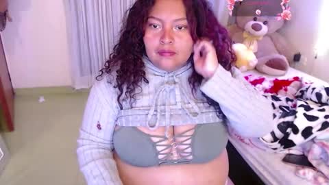 Snapshot of yvonn_jlove chatting on December 16, 2025, 9:47 am yvonn online show from December 16, 2025, 9:47 am