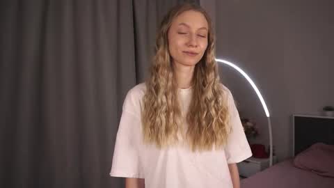 Lina online show from March 10, 2026, 5:12 am