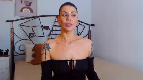 Snapshot of yvonneeverlee chatting on December 14, 2024, 11:34 pm I V Y online show from December 14, 2024, 11:34 pm