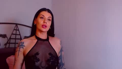 I V Y   online show from November 6, 2025, 9:48 pm