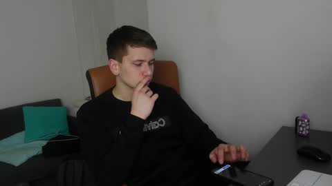 Snapshot of zack_gillian chatting on May 3, 2026, 7:31 pm ZACK GILLIAN online show from May 3, 2026, 7:31 pm