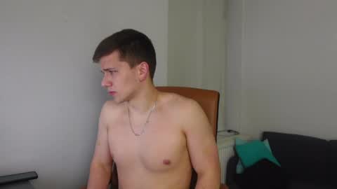 Snapshot of zack_gillian chatting on May 4, 2026, 7:54 pm ZACK GILLIAN online show from May 4, 2026, 7:54 pm