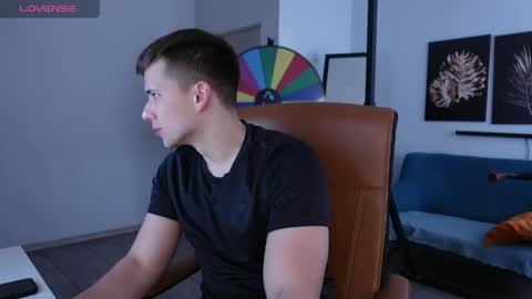 Snapshot of zack_gillian chatting on May 26, 2026, 4:47 pm ZACK GILLIAN online show from May 26, 2026, 4:47 pm